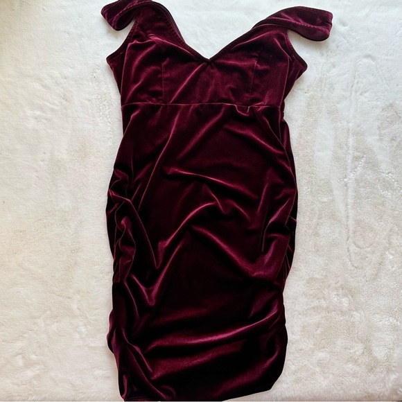 Deep Red Velvet Dress - Picture 2 of 6